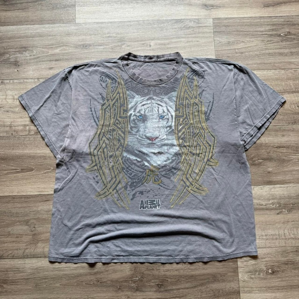 Animal Planet white tiger graphic nature tee